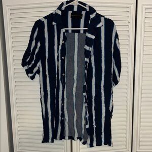 No Boundaries Men’s Navy & White Vertical Stripe Short-Sleeve Shirt